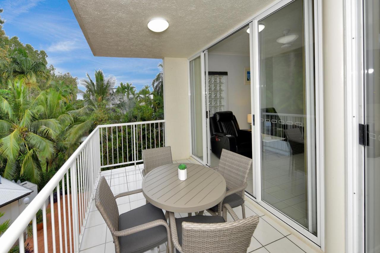 Golden Sands Beachfront Resort Yorkeys Knob Exterior photo