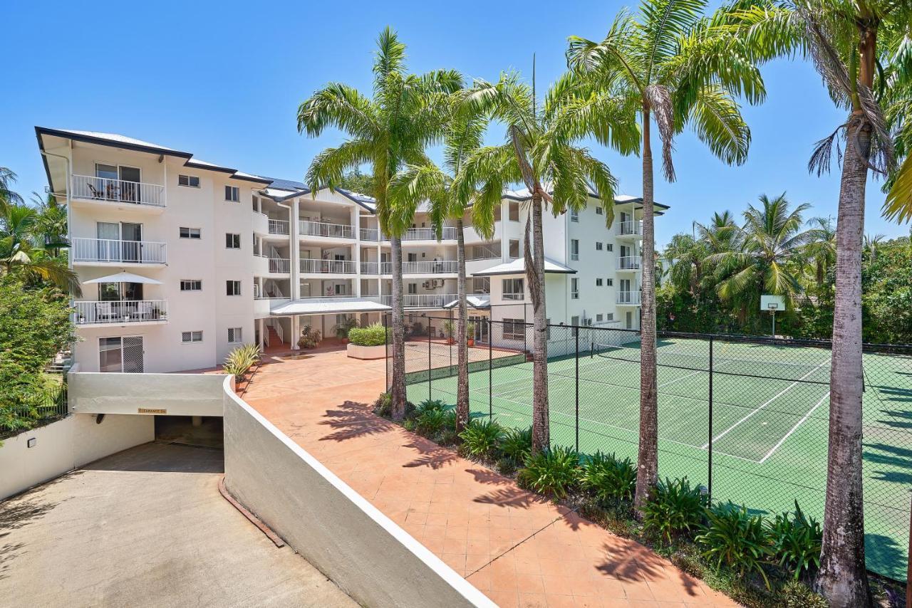 Golden Sands Beachfront Resort Yorkeys Knob Exterior photo