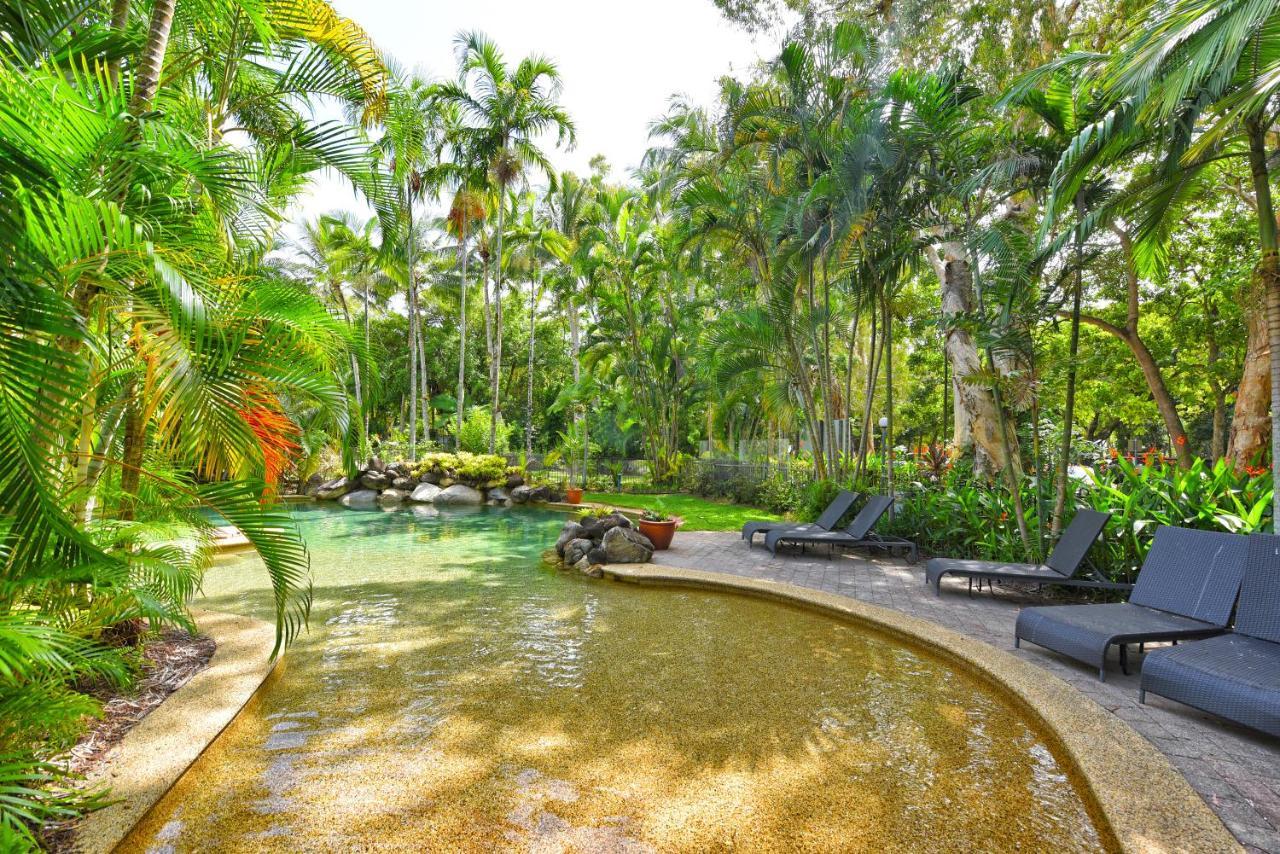 Golden Sands Beachfront Resort Yorkeys Knob Exterior photo